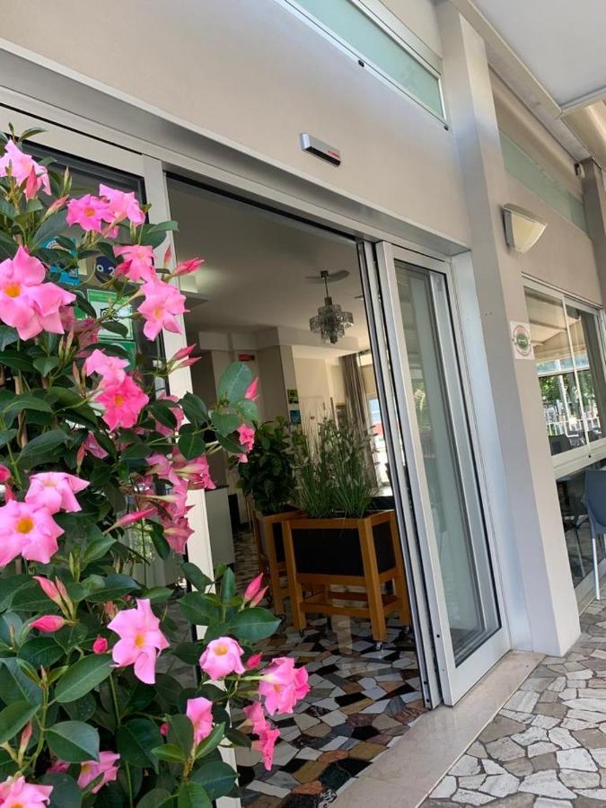 Hotel Haway Rimini Kültér fotó