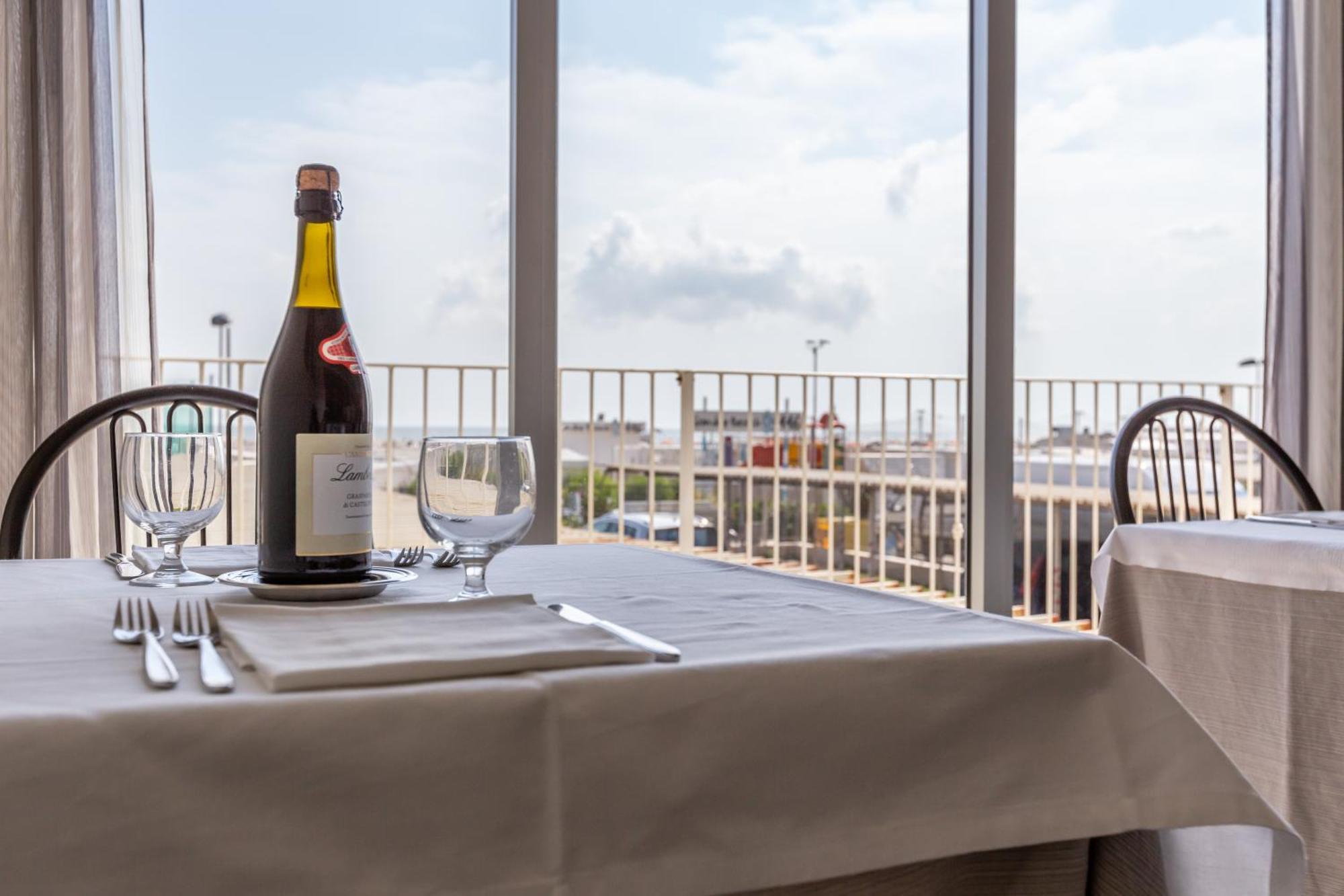 Hotel Haway Rimini Kültér fotó
