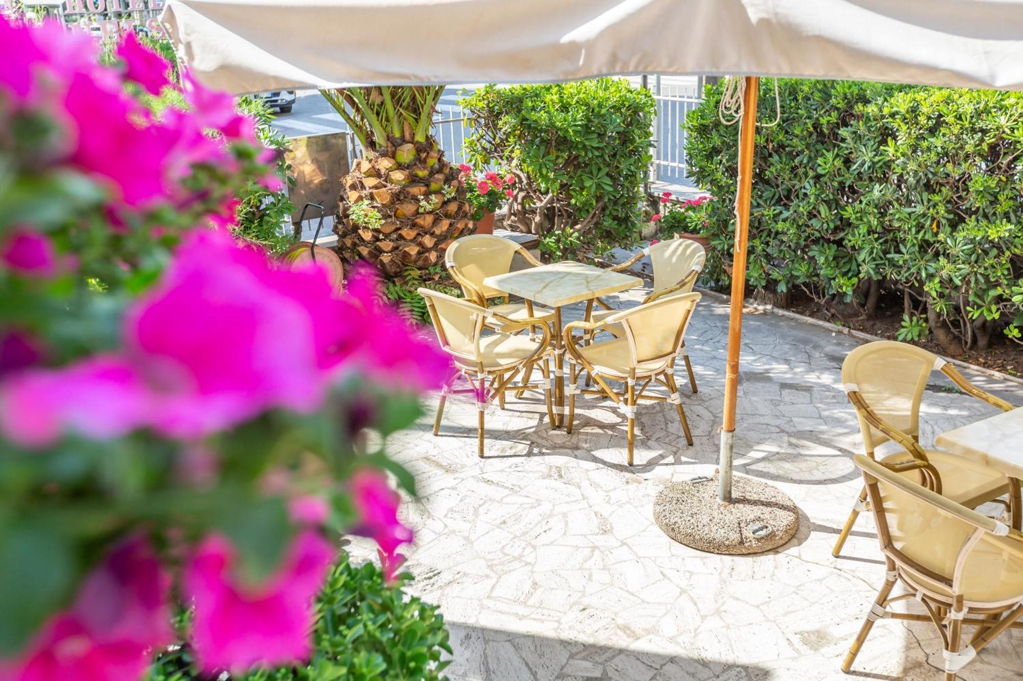 Hotel Haway Rimini Kültér fotó